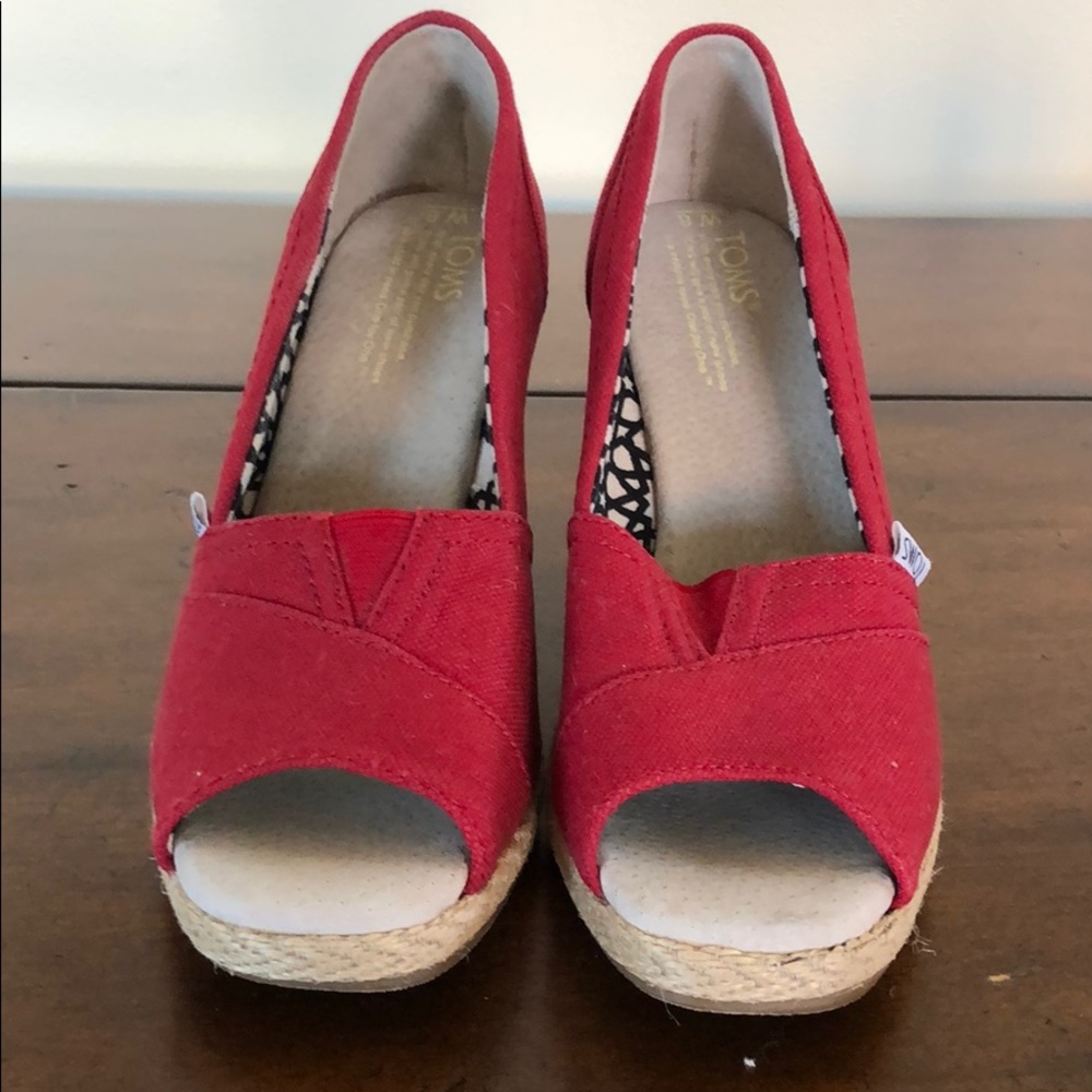 TOMS Classic Red open toe wedge sandal, like new